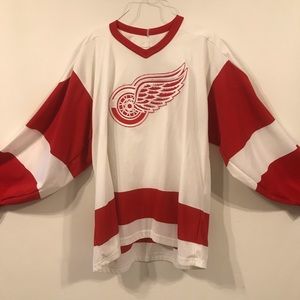 MASKA Detroit Red Wing Jersey. SZ Large